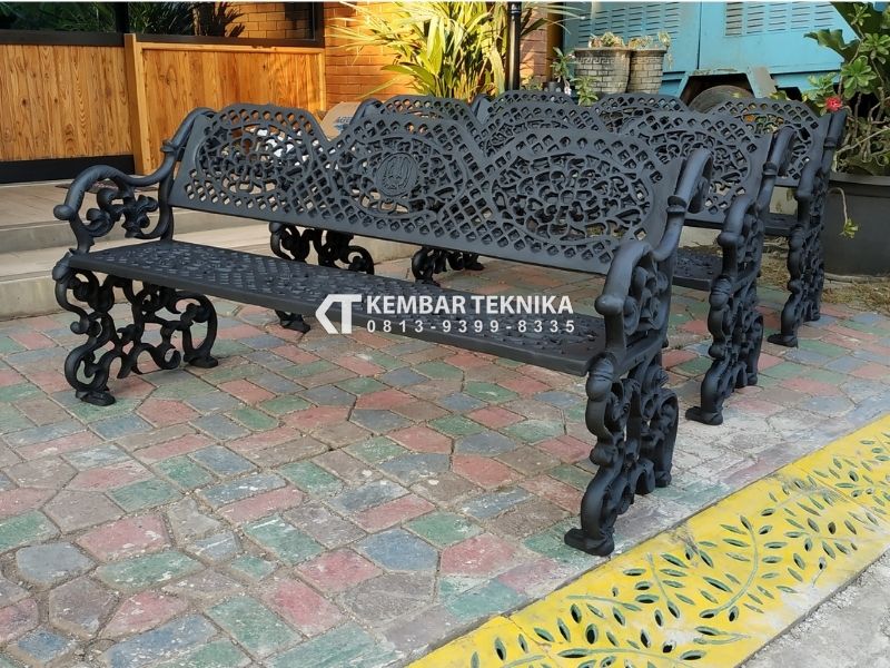 Kursi Trotoar Berkualitas Full Metal Casting Motif Daun